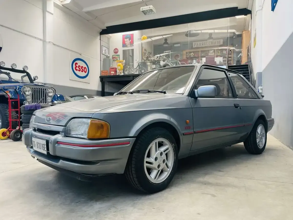 Usata Ford Escort 105 CV (77 kW) 1986 Other Berlina