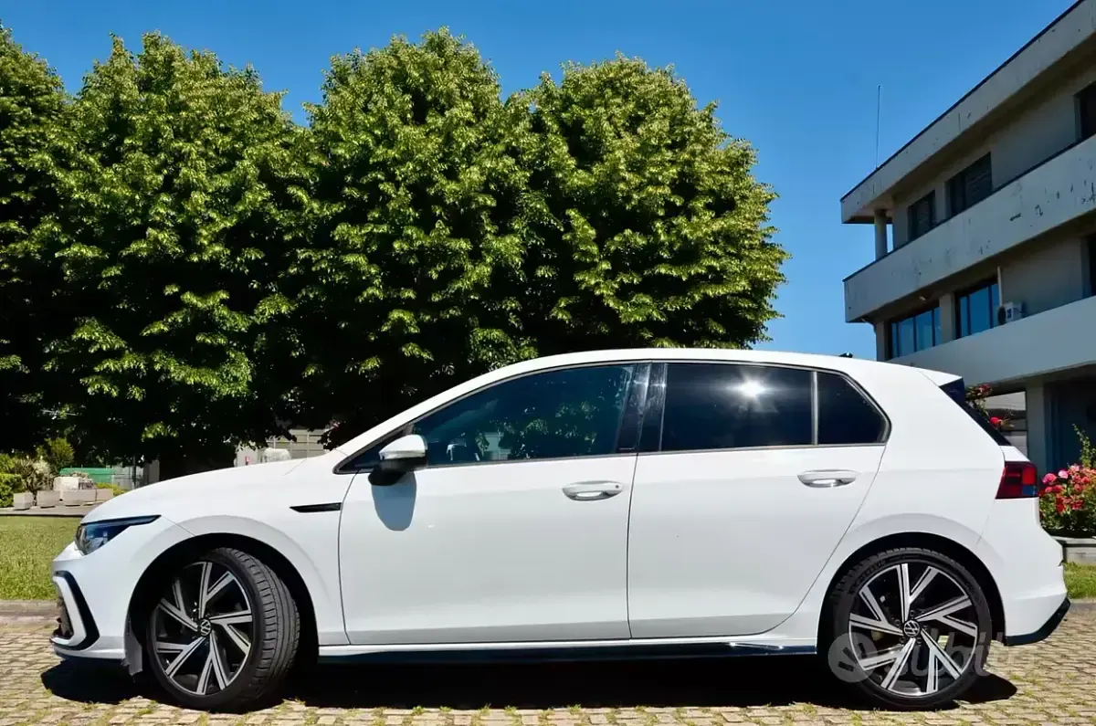 Usata VW Golf VIII R-line 130 CV (95 kW) 2022 Bianco Berlina