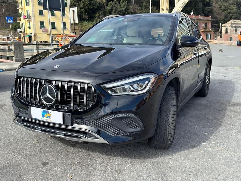 Usata Mercedes GLA200 150 CV (110 kW) 2021 Nero SUV