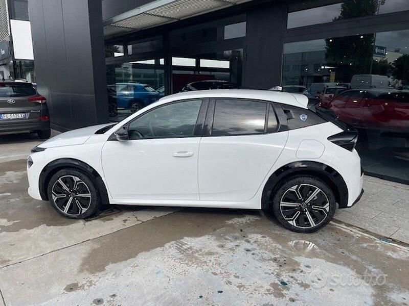Usata Lancia Ypsilon 100 CV (73 kW) 2024 Bianco Utilitaria
