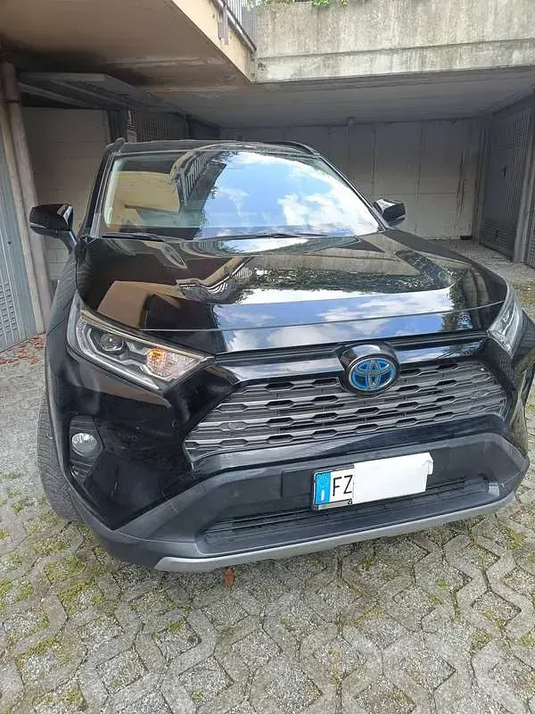 Usata Toyota RAV4 Hybrid Lounge 178 CV (130 kW) 2020 Nero SUV