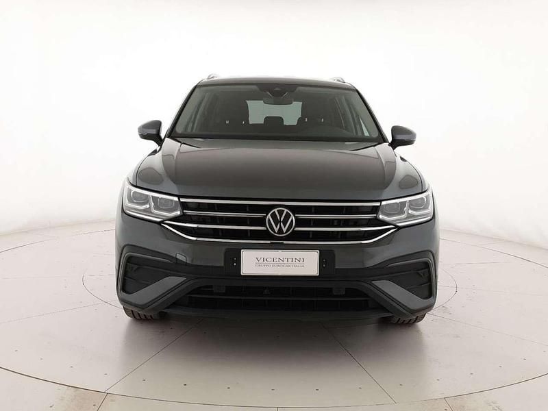 Usata VW Tiguan Allspace Life 150 CV (110 kW) 2022 Platinum grey metallizzato SUV