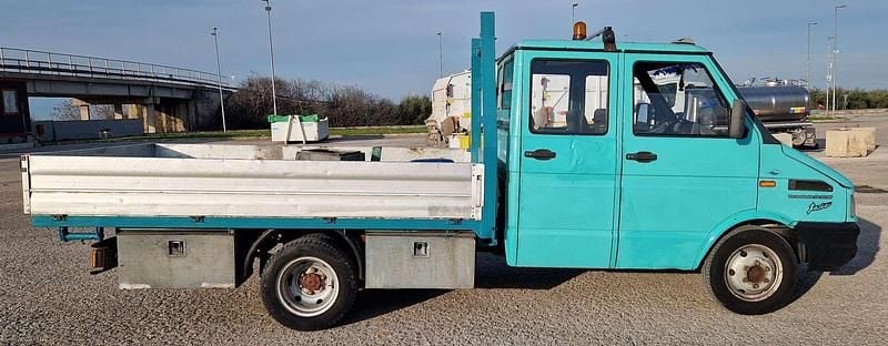 Usata Iveco Daily 103 CV (75 kW) 1999 Blu/azzurro Furgone