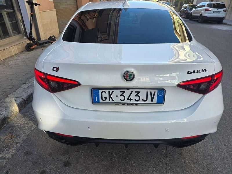 Begagnad Alfa Romeo Giulia Estrema 211 HK (155 kW) 2022 Vit Sedan