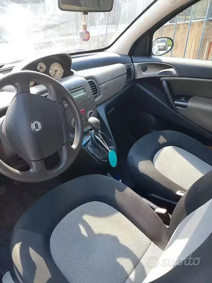 Usata Lancia Ypsilon 60 CV (44 kW) 2006 Grigio Utilitaria
