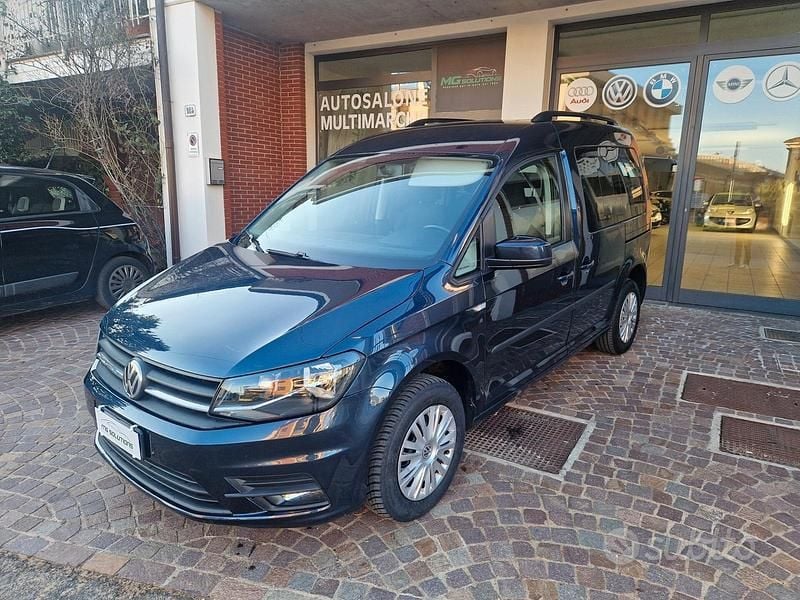 Usata VW Caddy Highline 102 CV (75 kW) 2018 Blu Monovolume
