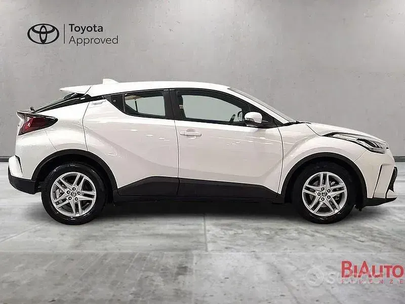 Usata Toyota C-HR Active 122 CV (89 kW) 2022 Bianco SUV