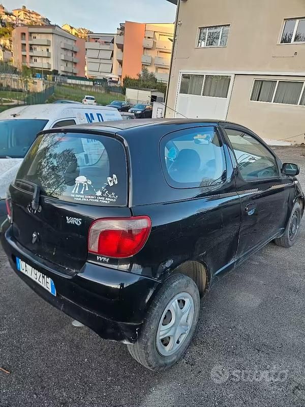 Usata Toyota Yaris 86 CV (63 kW) 2002 Berlina