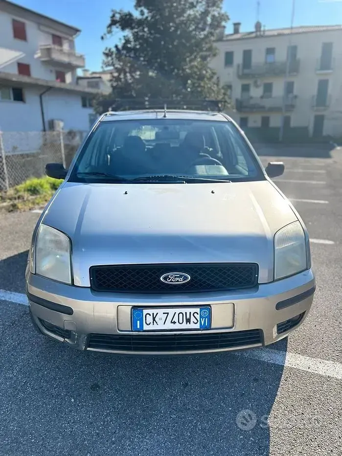 Usata Ford Fusion 80 CV (58 kW) 2004 Grigio Utilitaria
