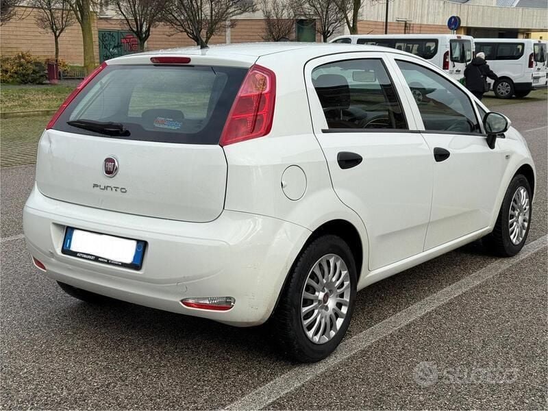 Usata Fiat Punto Street 69 CV (50 kW) 2017 Bianco Utilitaria
