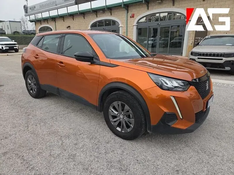 Usata Peugeot 2008 Active 102 CV (75 kW) 2023 Arancione SUV
