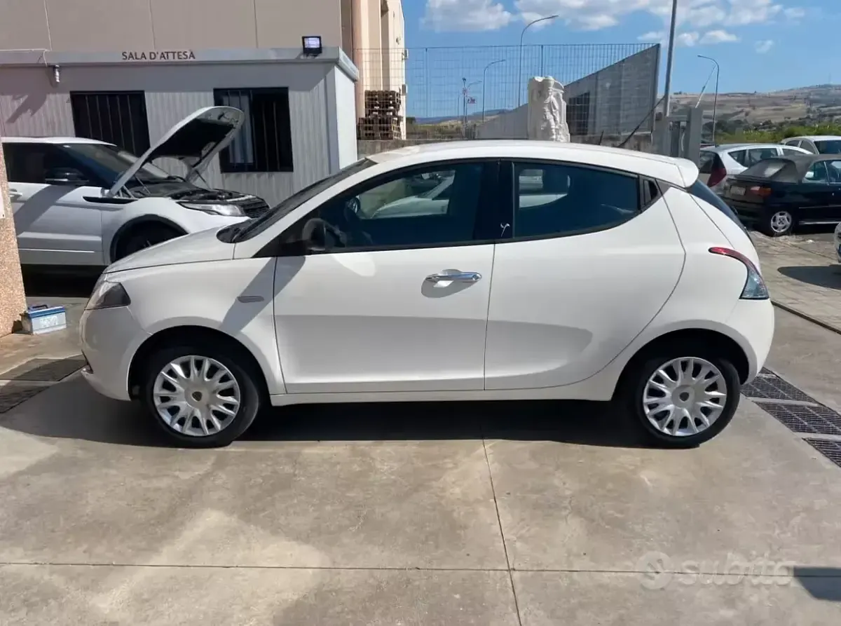 Usata Lancia Ypsilon 69 CV (50 kW) 2014 Bianco Utilitaria