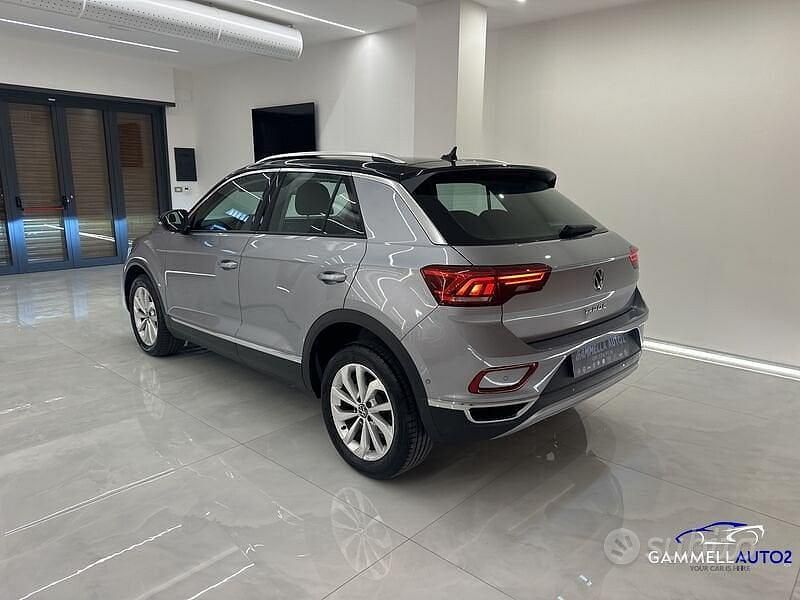 Usata VW T-Roc Life 116 CV (85 kW) 2024 Grigio SUV