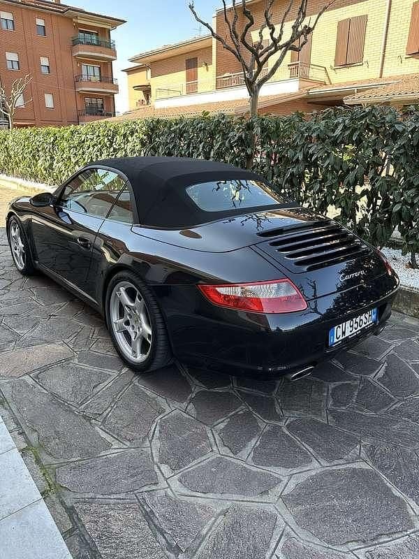 Usata Porsche 911 Carrera 325 CV (239 kW) 2005 Nero Berlina