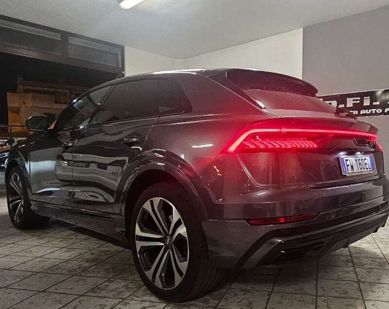 Usata Audi Q8 Sport 286 CV (210 kW) 2019 Grigio SUV