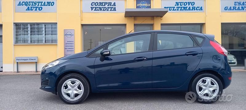 Usata Ford Fiesta Business Edition 80 CV (58 kW) 2015 Argento Utilitaria