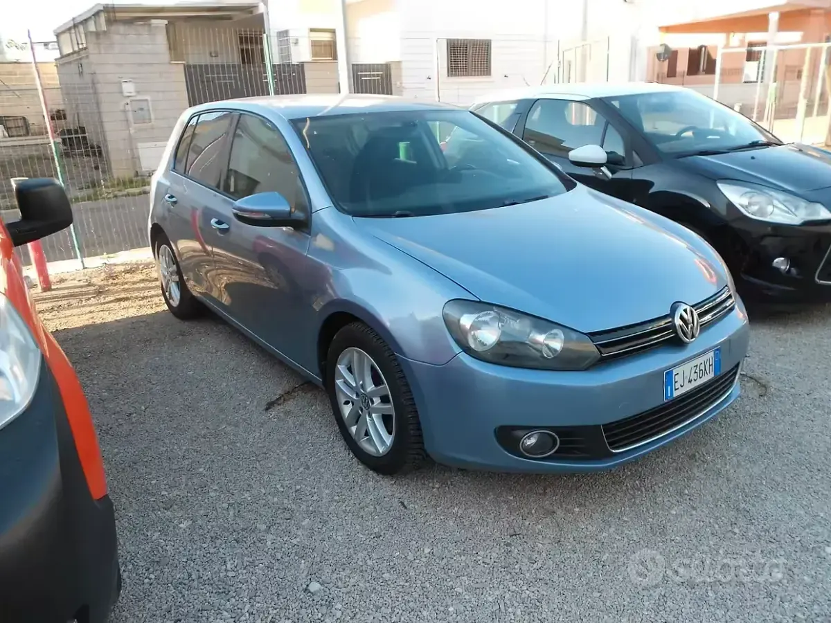 Usado VW Golf VI Highline 105 CV (77 kW) 2011 Gris Utilitario