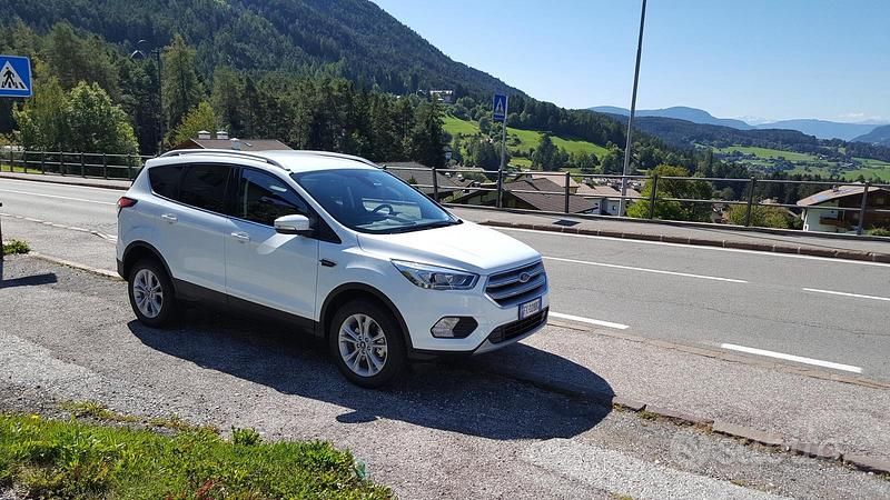 Bianco Usata 2017 Ford Kuga Titanium SUV | 10.500 € (Molto cara) - Immagine 1/4