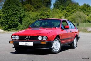 Usata Alfa Romeo GTV 158 CV (116 kW) 1986 Rosso Coupé