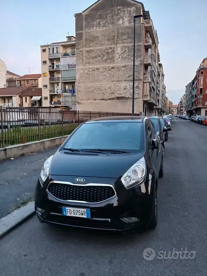 Usata Kia Venga 90 CV (66 kW) 2016 Nero Utilitaria