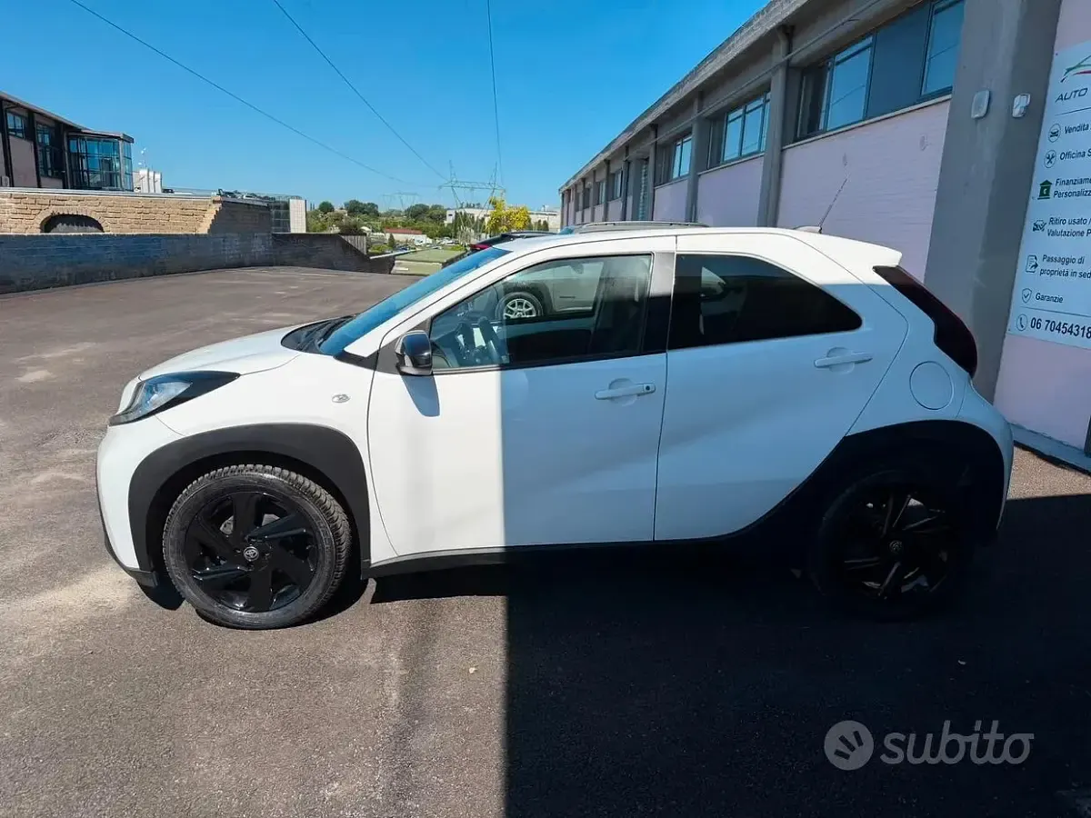 Usata Toyota Aygo X Lounge 72 CV (52 kW) 2022 Bianco SUV