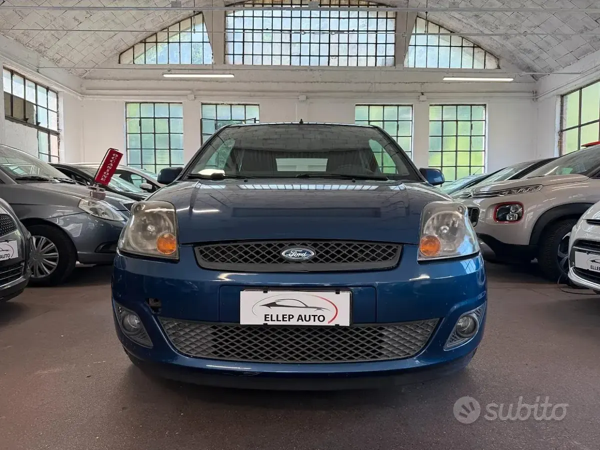 Usata Ford Fiesta Ghia 68 CV (50 kW) 2007 Bluazzurro Utilitaria