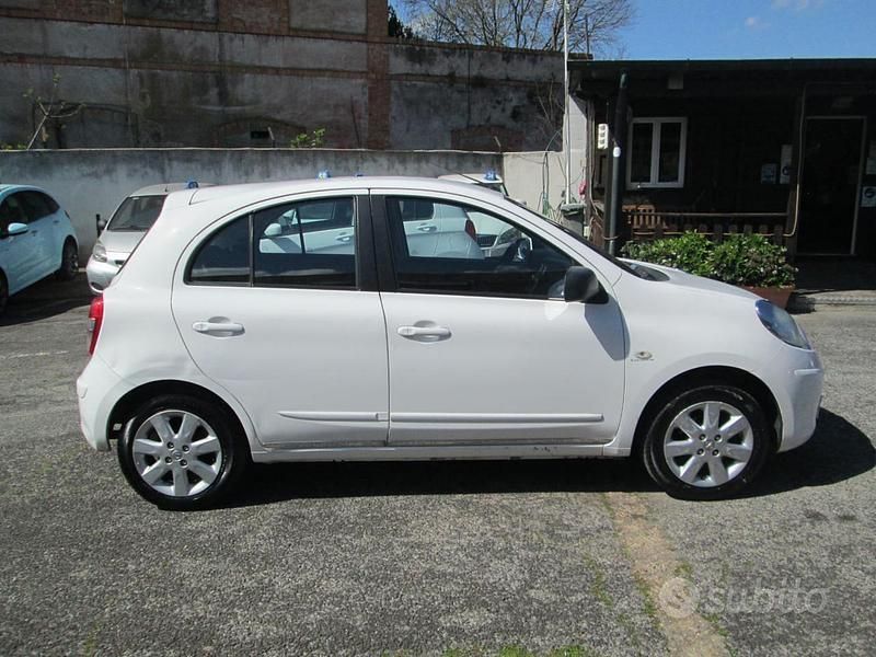Usata Nissan Micra Tekna 80 CV (58 kW) 2011 Bianco pastello Utilitaria
