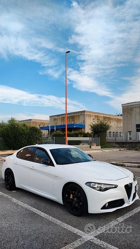 Usata Alfa Romeo Giulia 180 CV (132 kW) 2016 Bianco Berlina