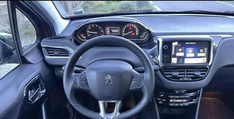 Usata Peugeot 208 Allure 68 CV (50 kW) 2012 Utilitaria