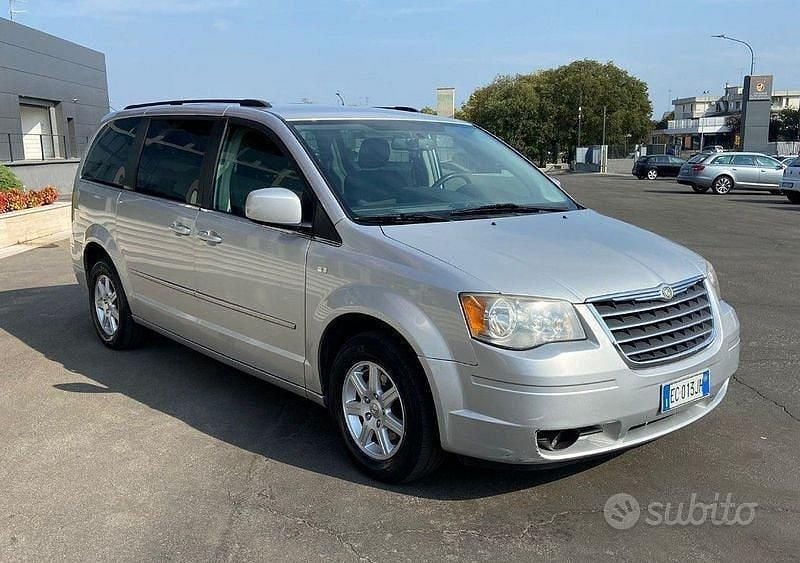 Usata Chrysler Grand Voyager Touring 163 CV (119 kW) 2010 Argento Monovolume