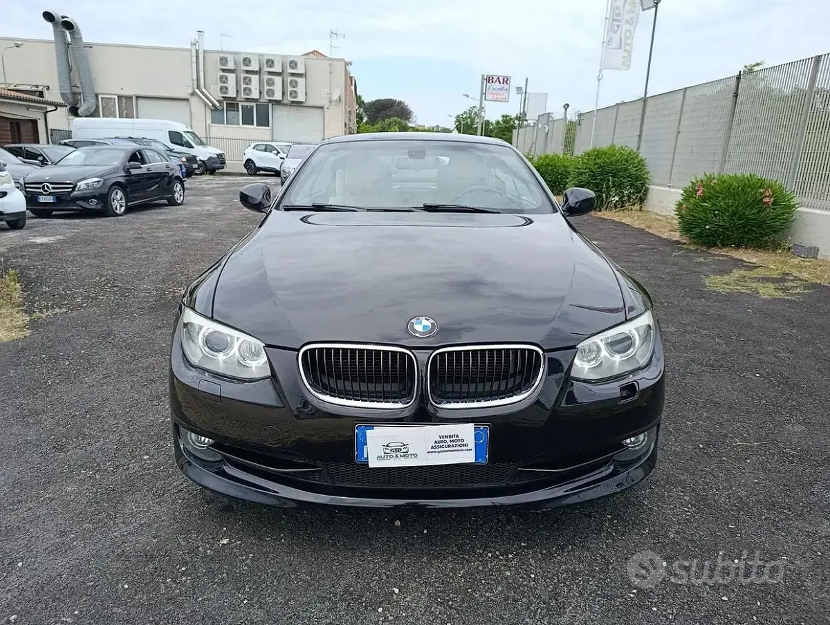 Usata BMW 320 Cabriolet Efficient Dynamics 184 CV (135 kW) 2011 Nero Cabrio