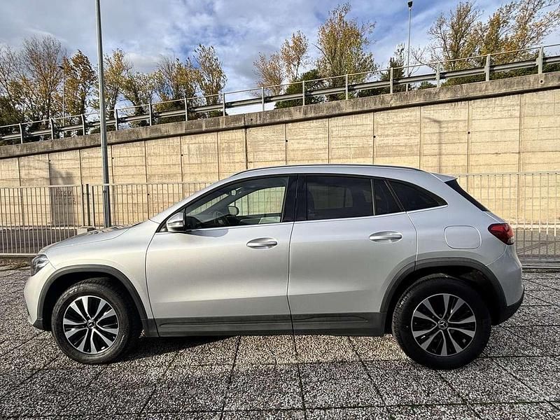 Usata Mercedes GLA200 150 CV (110 kW) 2020 Argento SUV