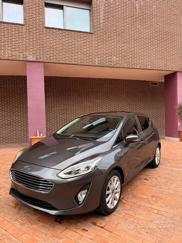 Usata Ford Fiesta Titanium 86 CV (63 kW) 2019 Grigio Utilitaria