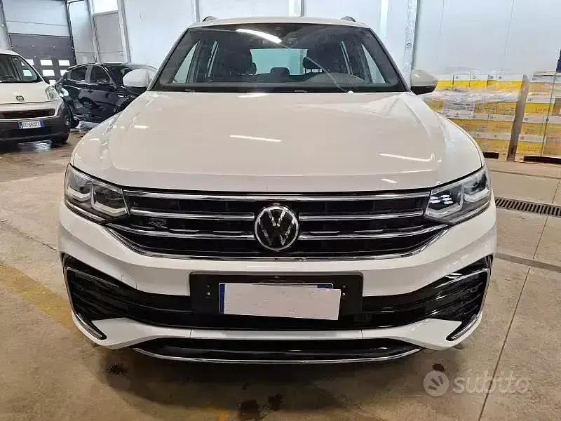 Usata VW Tiguan R-line 150 CV (110 kW) 2023 Bia SUV