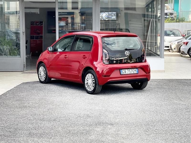 Usata VW up! 65 CV (47 kW) 2023 Rosso Utilitaria