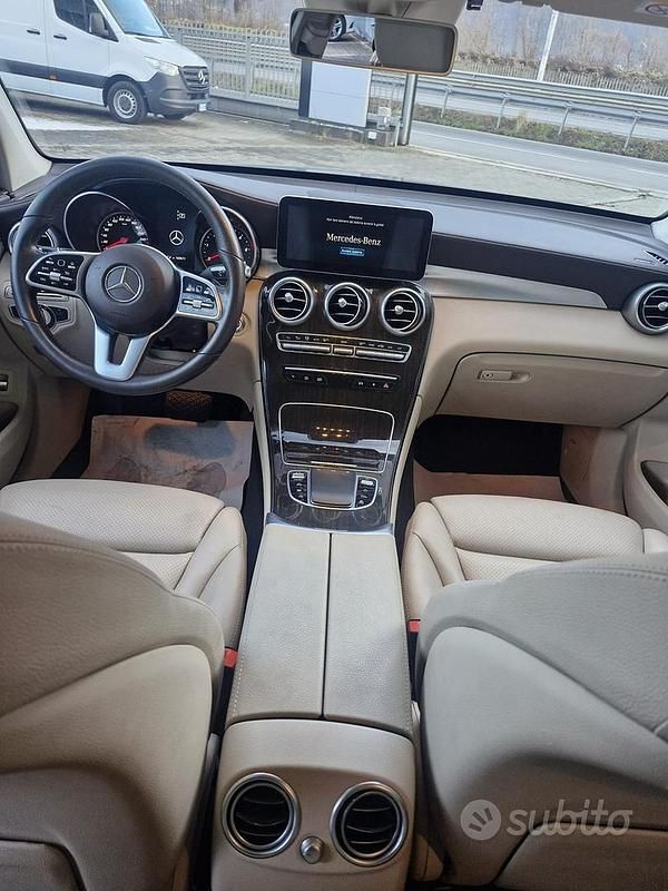 Usata Mercedes GLC200 163 CV (119 kW) 2020 Nero SUV