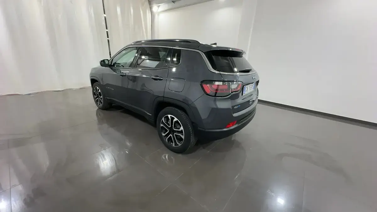 Usata Jeep Compass Limited 130 CV (95 kW) 2023 Graphite grey met. SUV