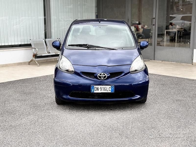 Usata Toyota Aygo 68 CV (50 kW) 2008 Blu Utilitaria