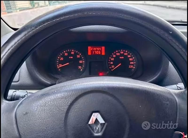 Usata Renault Clio II 68 CV (50 kW) 2006 Grigio Utilitaria