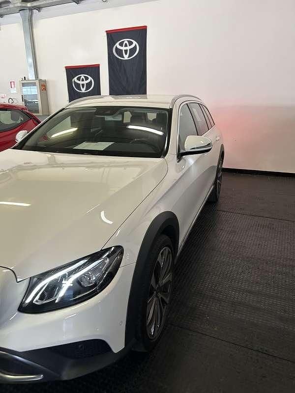 Usata Mercedes E220 All-Terrain Business 194 CV (142 kW) 2017 Bianco Station wagon
