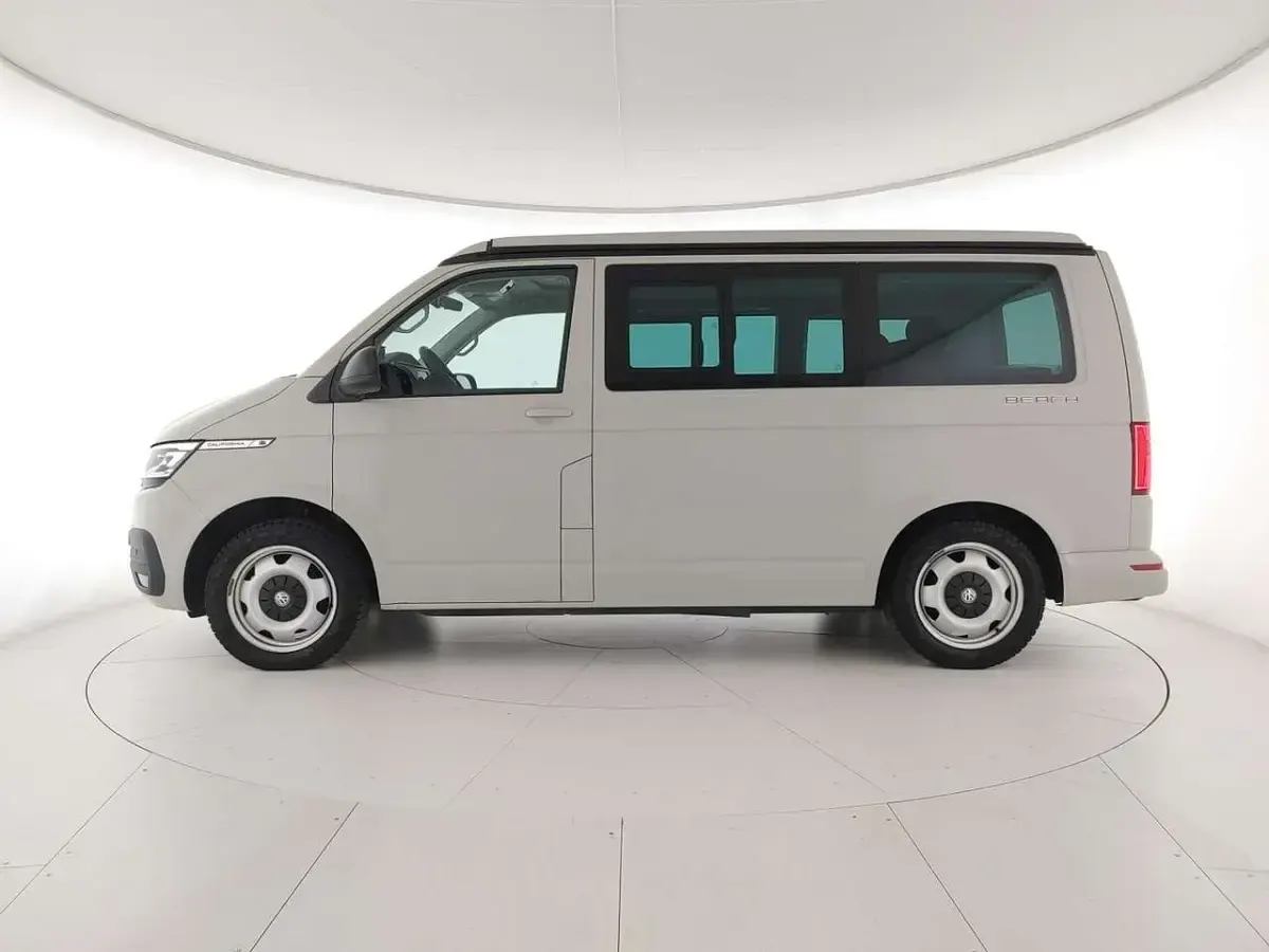 Usata VW T7 Beach 150 CV (110 kW) 2024 Ascot grey Furgone
