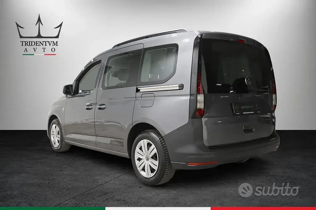 Usata VW Caddy 122 CV (89 kW) 2023 Grigio Monovolume
