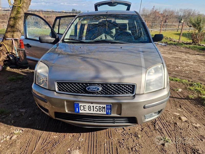Usata Ford Fusion 68 CV (50 kW) 2003 Utilitaria