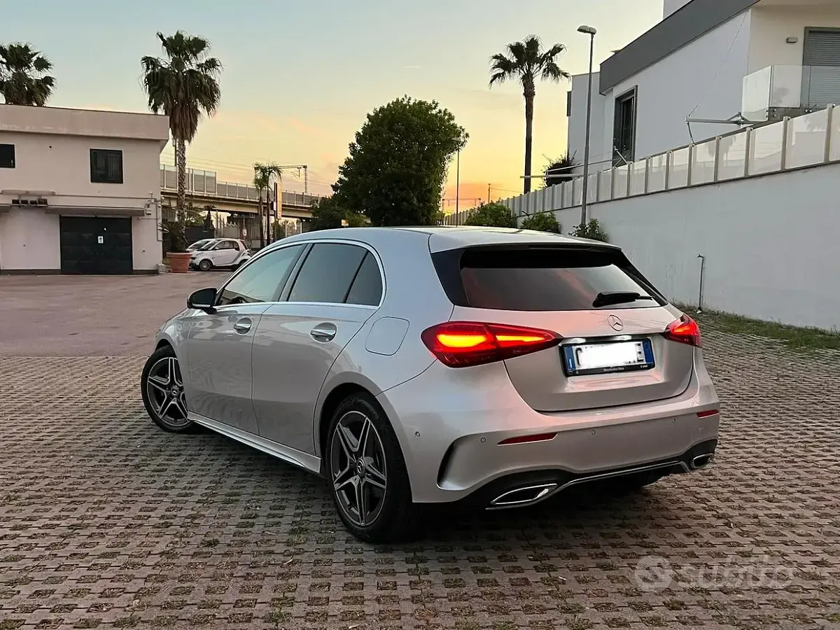 Usata Mercedes A180 Premium 116 CV (85 kW) 2023 Grigio Berlina