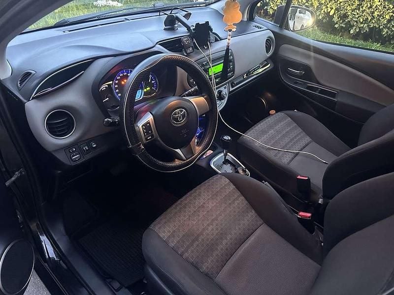 Usata Toyota Yaris Hybrid Active 95 CV (69 kW) 2016 Berlina