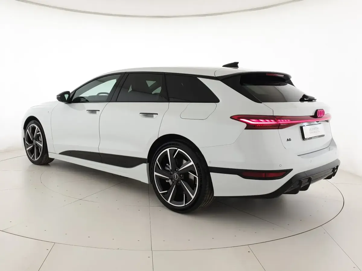 Nuova Audi A6 e-tron S-Line 269 kW (367 CV) 2026 Bianco ghiaccio metallizzato Station wagon