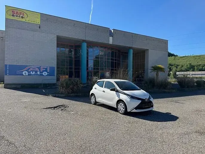Usata Toyota Aygo X-clusiv 69 CV (50 kW) 2015 Bianco Utilitaria