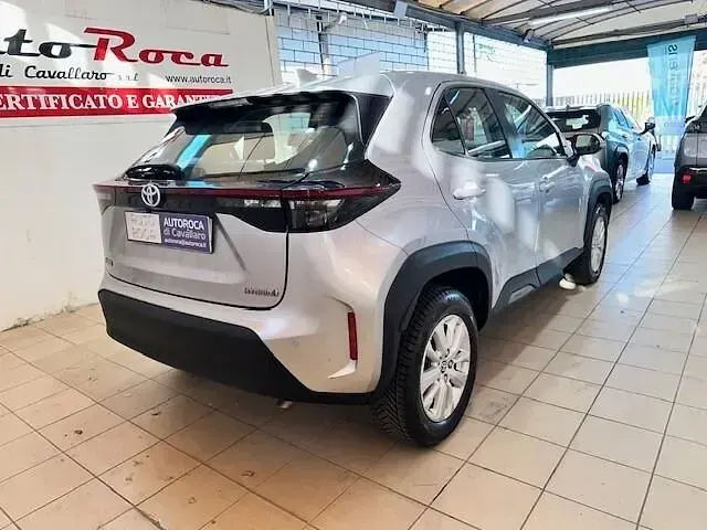 Usata Toyota Yaris Cross Business Edition 92 CV (67 kW) 2022 Grigio SUV