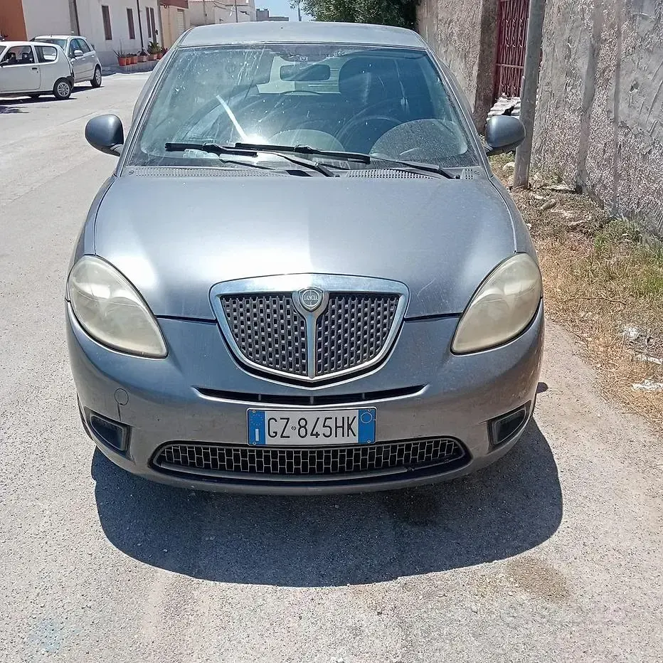 Usata Lancia Ypsilon 75 CV (55 kW) 2011 Grigio Utilitaria