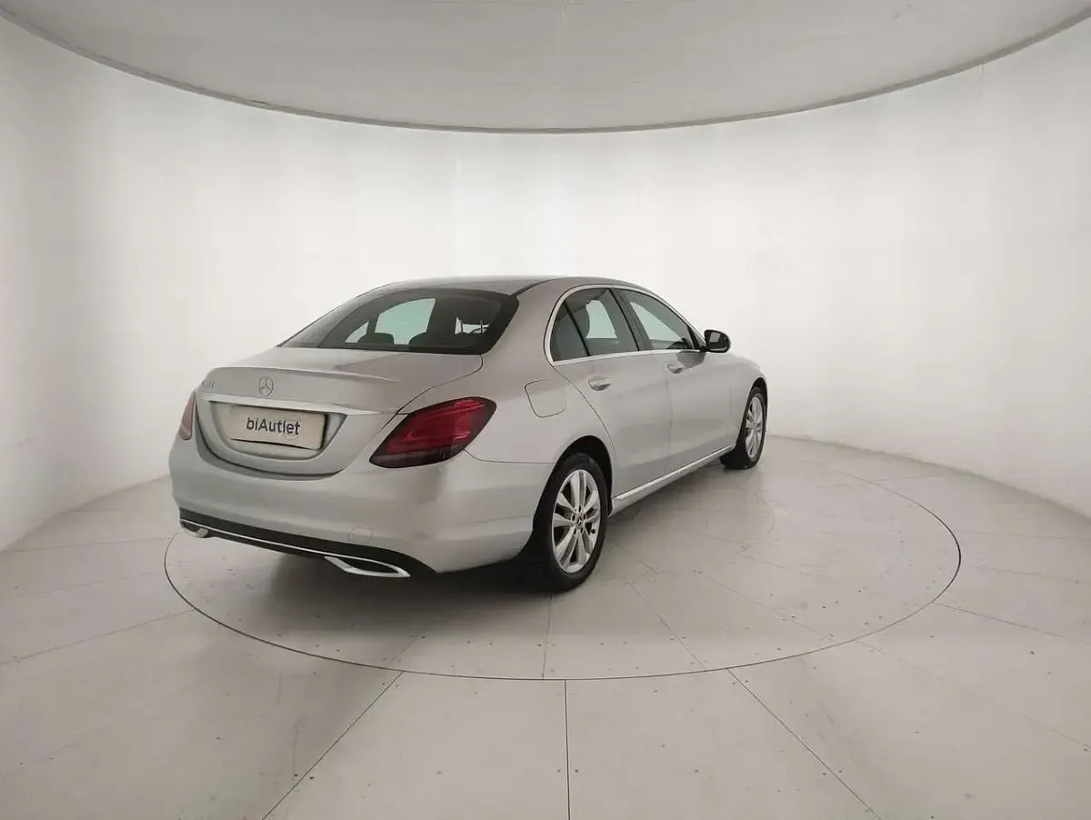 Usata Mercedes C180 122 CV (89 kW) 2019 Argento Berlina